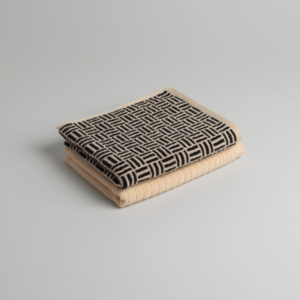 HAND TOWEL PAIR 15
sand & noir