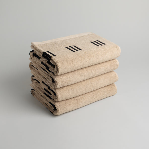 CLAREMONT BATH TOWEL
sand & noir