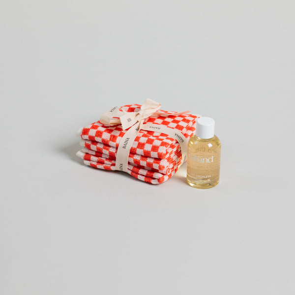 SOOTHING BABY BATH SET
multicolour