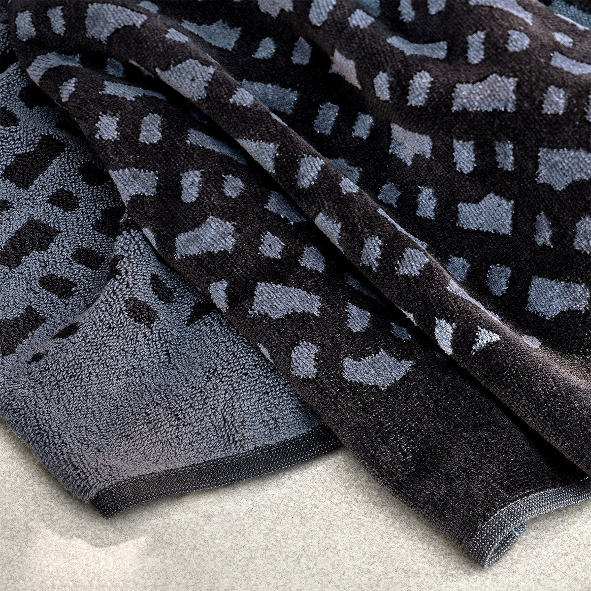 BOSS Home B Monogram Towels