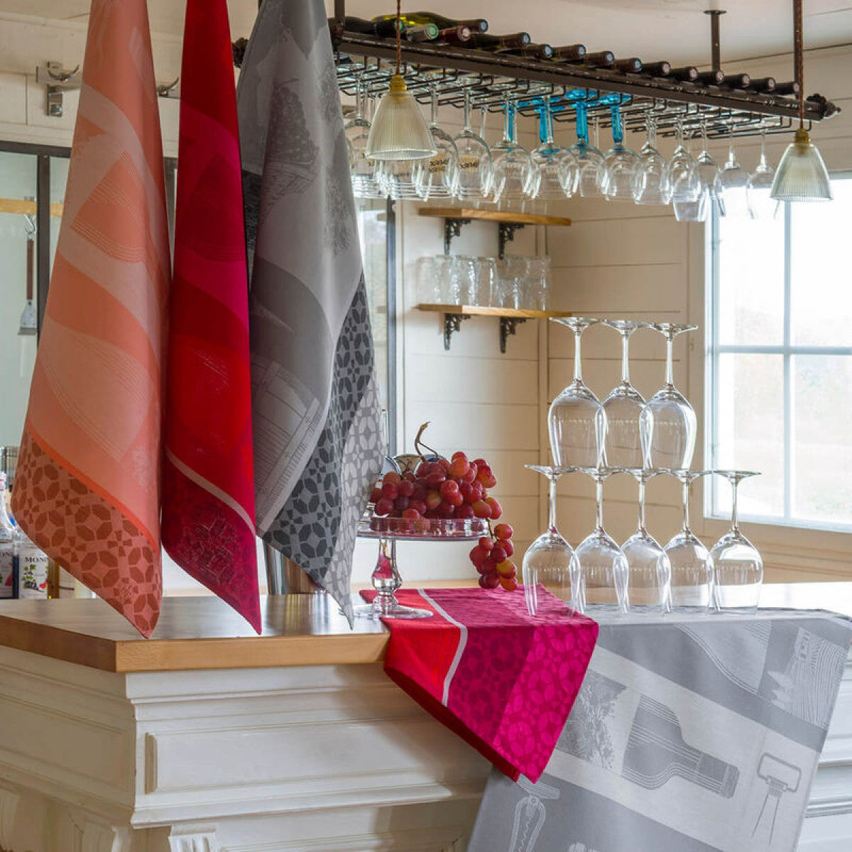 Le Jacquard Francais Vin en Bouteille Tea Towel