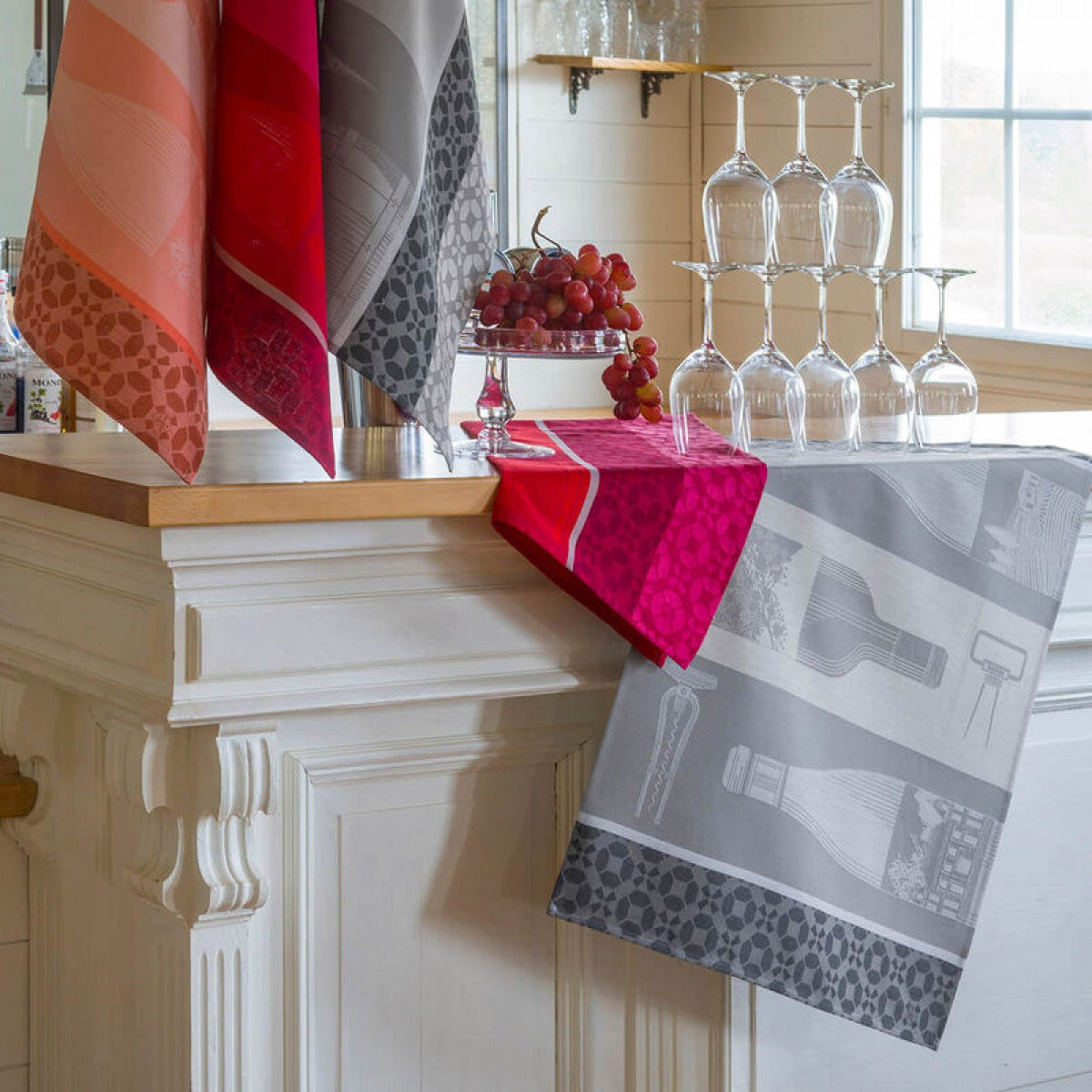 Le Jacquard Francais Vin en Grappe Tea Towel