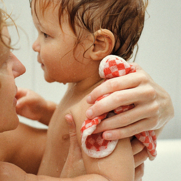 SOOTHING BABY BATH SET
multicolour