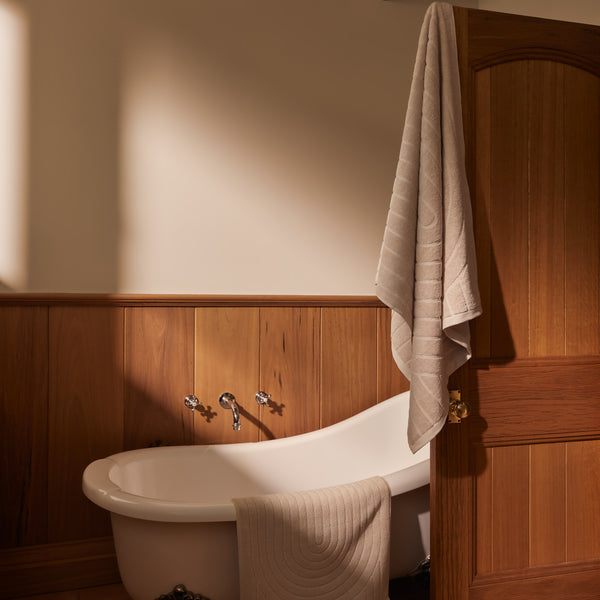 ESSENTIAL BATHROOM SET 03
clay