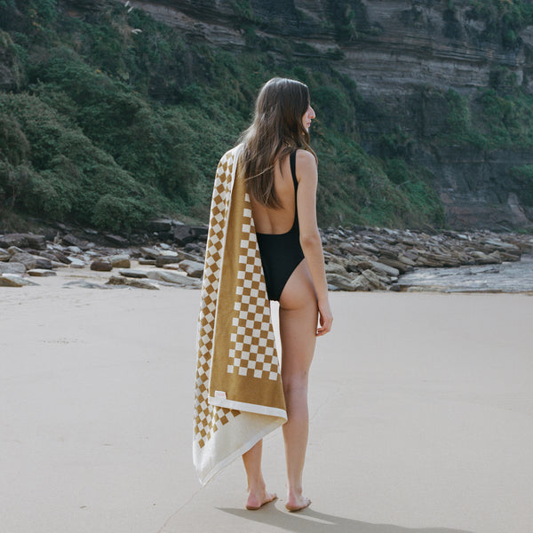 ROMAN POOL TOWEL
cedar & sand