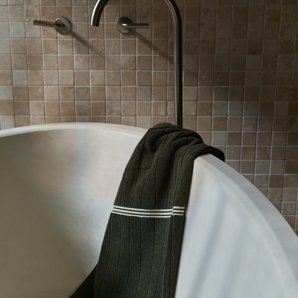 ESSENTIAL BATHROOM SET 06
moss