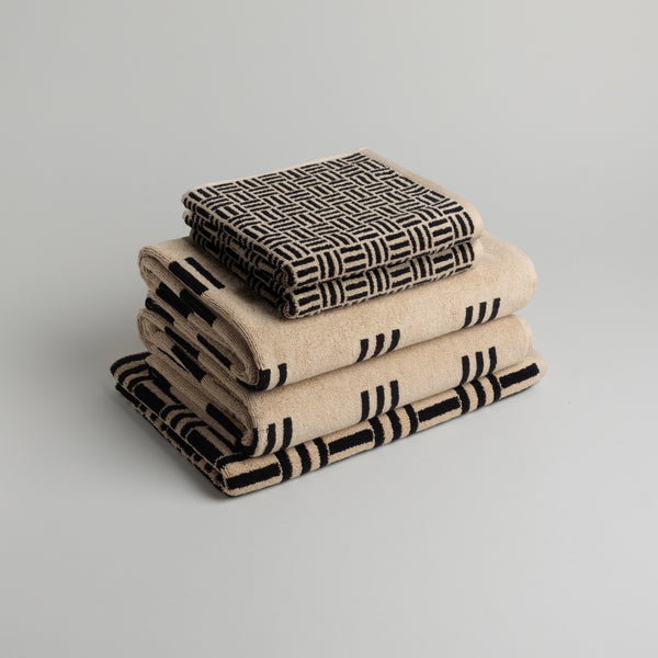 ESSENTIAL BATHROOM SET 25
sand & noir
