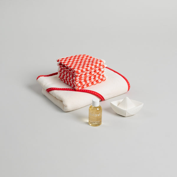 FOUNDATIONAL BABY BATH SET
multicolour
