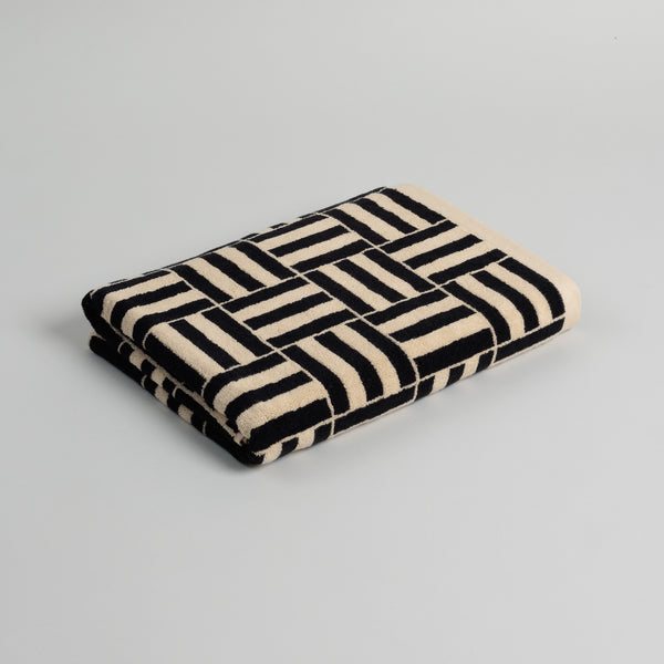 WILLIS POOL TOWEL
sand & noir