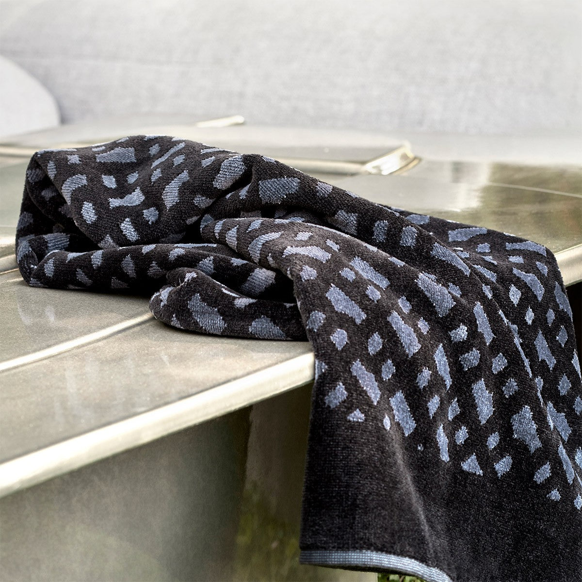 BOSS Home B Monogram Towels